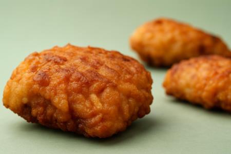 Frittiertes Hühnchen zum Abendessen? Wissenschaftler haben 24 Jahre lang 107.000 Frauen beobachtet und herausgefunden, was frittiertes Essen wirklich mit Ihrem Herzen macht